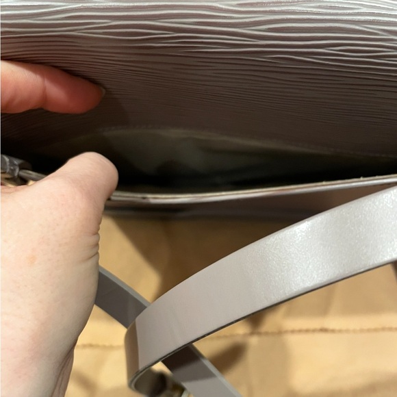 Louis Vuitton Lilac Epi Leather Ramatuelle Bag - Picture 7 of 16